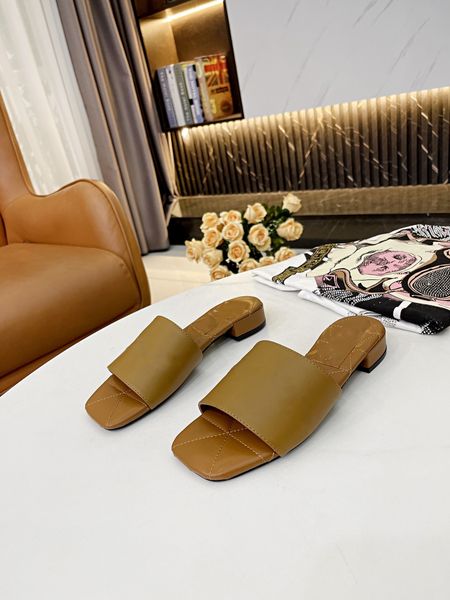2021 fashion men women sandals designer shoes luxury slide summer wide flat slippery sandal slipper flip flop flower size 36-45 0116, Black
2021 fashion men women sandals designer shoes luxury slide summer wide flat slippery sandal slipper flip flop flower size 36-45 0116, Black