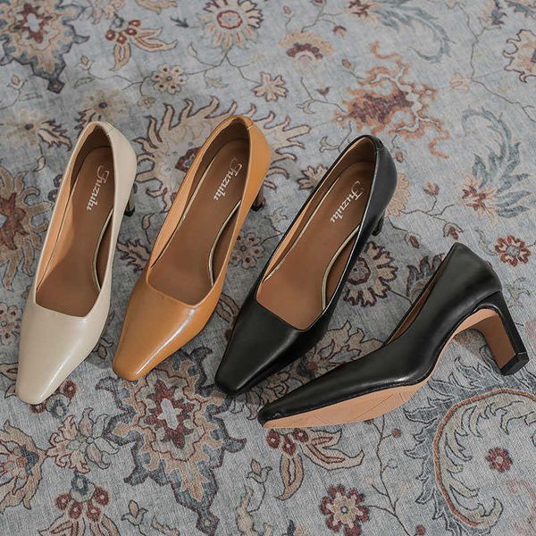 famous brand 2022 women 5cm high heels leather pumps lady office retro low block girls fetish metal wedding bride prom quality shoes designe, Black
famous brand 2022 women 5cm high heels leather pumps lady office retro low block girls fetish metal wedding bride prom quality shoes designe, Black