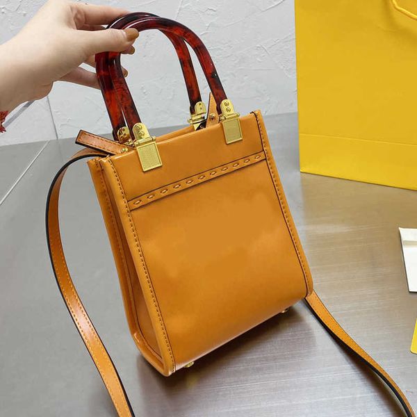 designer luxury bag small tote bag women handbag cross body bags plain letter amber handle gold hardware open rivet bott women's leathe, Red;black
designer luxury bag small tote bag women handbag cross body bags plain letter amber handle gold hardware open rivet bott women's leathe, Red;black