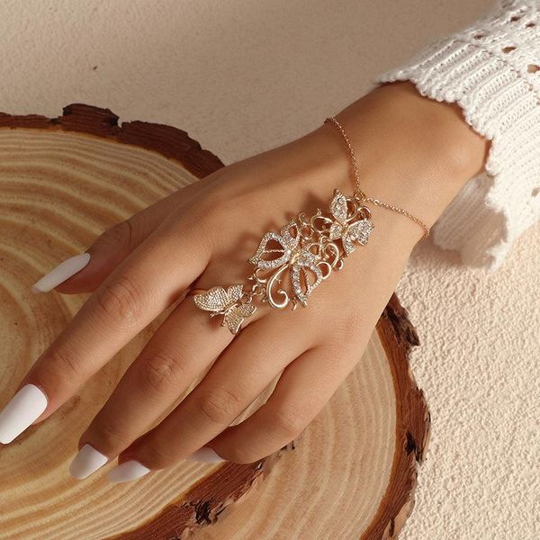 charm bracelets retro alloy bracelet hollow inlaid rhinestone butterfly ladies suitable for wedding celebrations to wear jewellery, Golden;silver
charm bracelets retro alloy bracelet hollow inlaid rhinestone butterfly ladies suitable for wedding celebrations to wear jewellery, Golden;silver