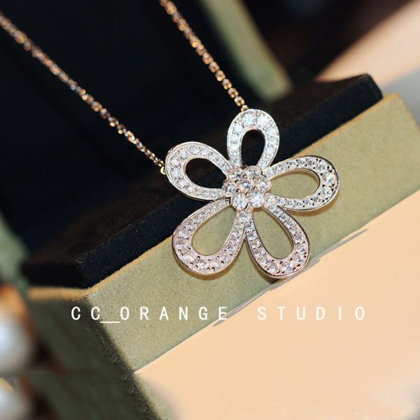 design jewelry fan bingbing's same light luxury full diamond sunflower necklace female hollowed out flower temperament simple pendant c, Silver
design jewelry fan bingbing's same light luxury full diamond sunflower necklace female hollowed out flower temperament simple pendant c, Silver