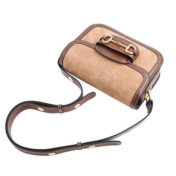 2021 new single shoulder messenger bag fashion foreign style small square british leather matte saddle bag, Red;black
2021 new single shoulder messenger bag fashion foreign style small square british leather matte saddle bag, Red;black
