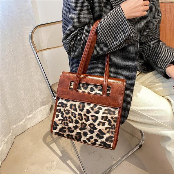 evening bags women's shoulder bag leopard print large capacity luxury leather splicing handbags wholesale 2021 fashion female
evening bags women's shoulder bag leopard print large capacity luxury leather splicing handbags wholesale 2021 fashion female