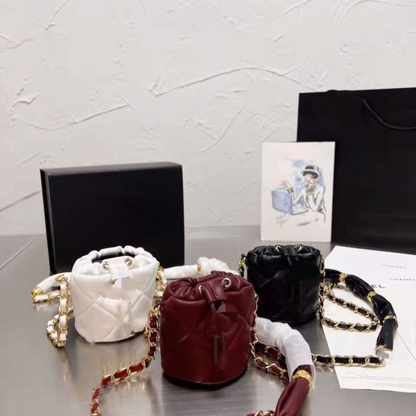 CLASSIC FLOWER Mini bucket now mainstream leading bag the latest fashion elements into a beautiful girl do not lose fashionable feeling rest
CLASSIC FLOWER Mini bucket now mainstream leading bag the latest fashion elements into a beautiful girl do not lose fashionable feeling rest
