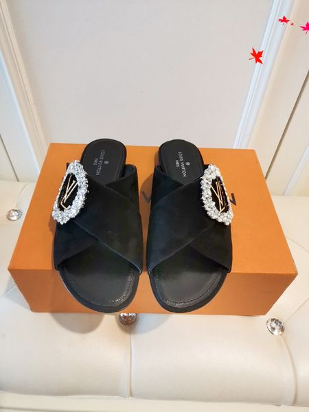 2021 designer luxurys slippers women sandals fashion beach shoes flip flops flat non-slip classical hole slipper with box size 35-41 -g42, Black
2021 designer luxurys slippers women sandals fashion beach shoes flip flops flat non-slip classical hole slipper with box size 35-41 -g42, Black