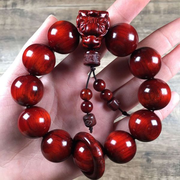 live broadcast of a variety carved sandalwood hand string sandalwood small leaf red green yellow flower pear buddha, Black
live broadcast of a variety carved sandalwood hand string sandalwood small leaf red green yellow flower pear buddha, Black