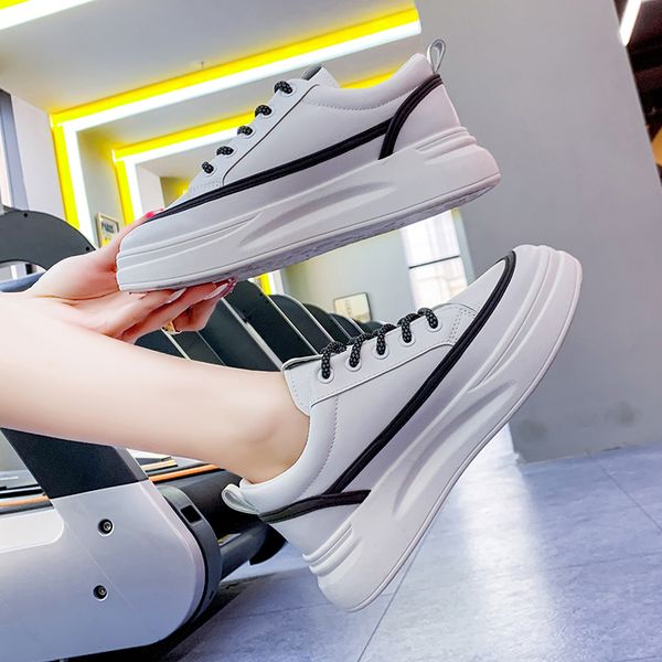 flat womens running casual classic shoes outdoor lawn luxurys designers breathable and lightweight trainers walking sports sneakers
flat womens running casual classic shoes outdoor lawn luxurys designers breathable and lightweight trainers walking sports sneakers
