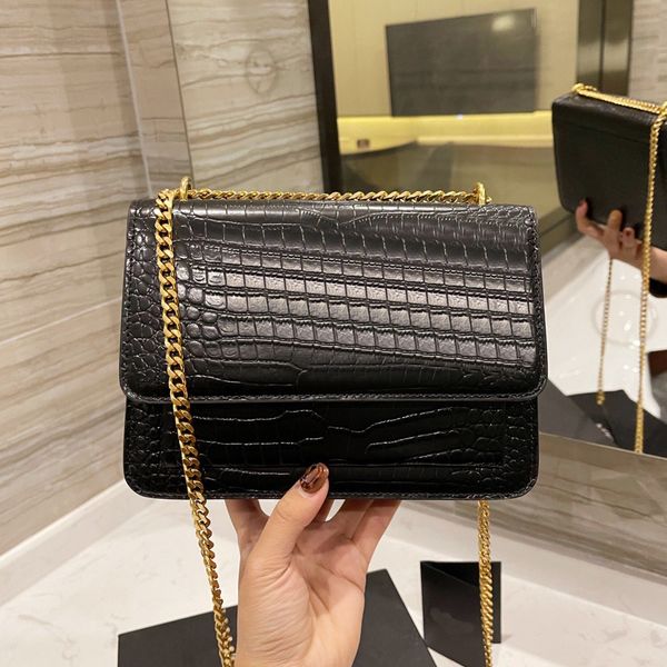 chain bag luxury designer brand fashion shoulder bags handbags women letter mobile phone bag wallet purse classic cross body metallic totes
chain bag luxury designer brand fashion shoulder bags handbags women letter mobile phone bag wallet purse classic cross body metallic totes