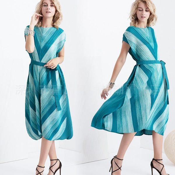 fashion tide loose casual large size sleeveless striped pleated print dress tc171 dresses, Black;gray
fashion tide loose casual large size sleeveless striped pleated print dress tc171 dresses, Black;gray