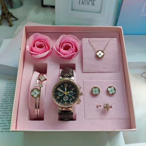women fashion watch set of 5 pieces, luxury designer, Slivery;brown 
women fashion watch set of 5 pieces, luxury designer, Slivery;brown