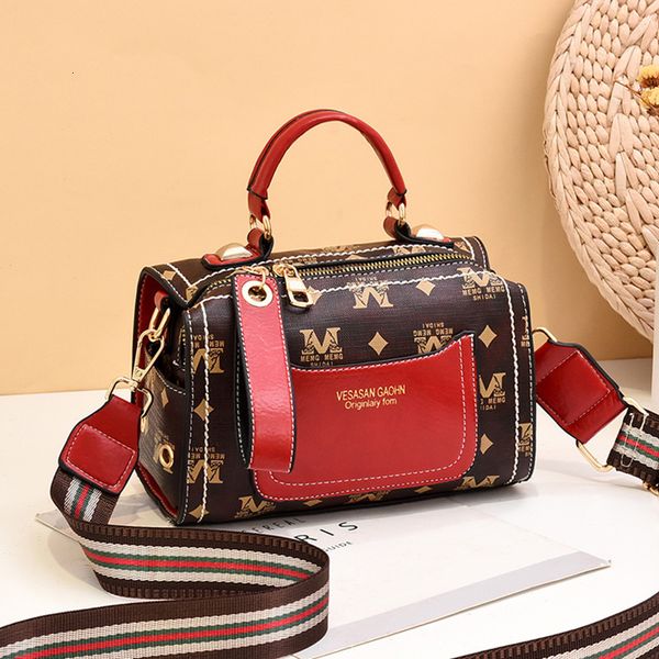 handbag women's bag autumn and winter 2021 fashion printed pillow shoulder, Black;red
handbag women's bag autumn and winter 2021 fashion printed pillow shoulder, Black;red