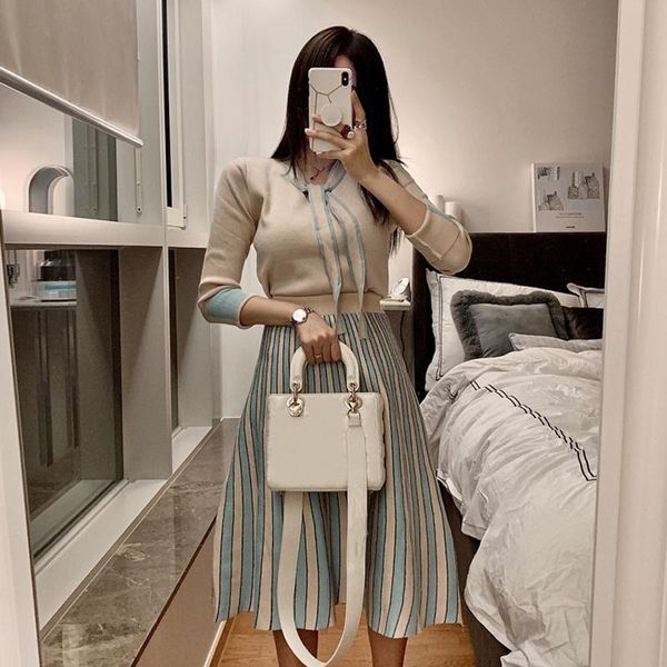women knitting crop jumpers and skirts 2pcs suits winter stripe midi skirt thin knitted graceful women's tracksuits, Gray
women knitting crop jumpers and skirts 2pcs suits winter stripe midi skirt thin knitted graceful women's tracksuits, Gray