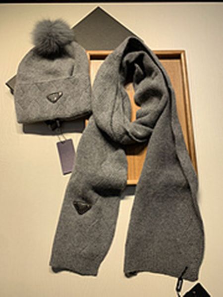 21classic suit hat scarf warm super comfortable fashion men and women general anticounterfeiting label hanging card complete many styles wel, Blue;gray
21classic suit hat scarf warm super comfortable fashion men and women general anticounterfeiting label hanging card complete many styles wel, Blue;gray