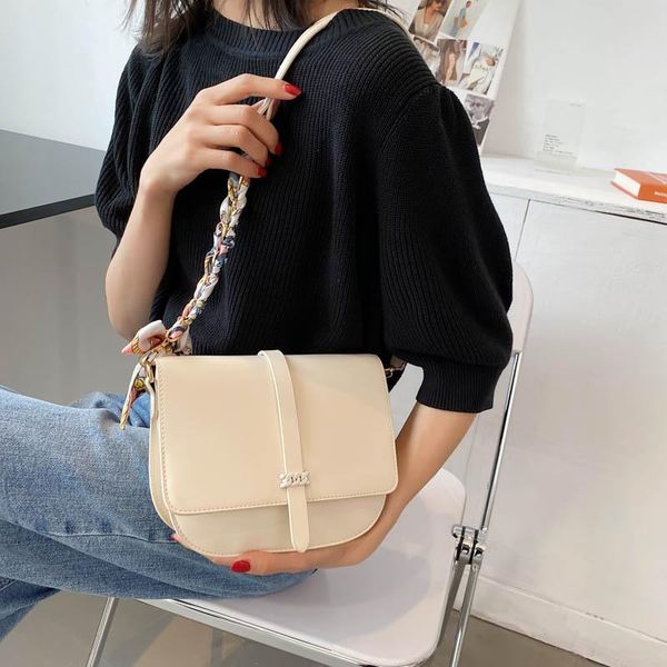 cross body high-quality korean fashion ladies silk scarf diagonal bag2021 one-shoulder handbags simple casual messenger small square bag
cross body high-quality korean fashion ladies silk scarf diagonal bag2021 one-shoulder handbags simple casual messenger small square bag