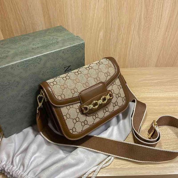2022 factory outlet online handbags bag female saddle cross small square red texture embroidery clasp single shoulder bag
2022 factory outlet online handbags bag female saddle cross small square red texture embroidery clasp single shoulder bag