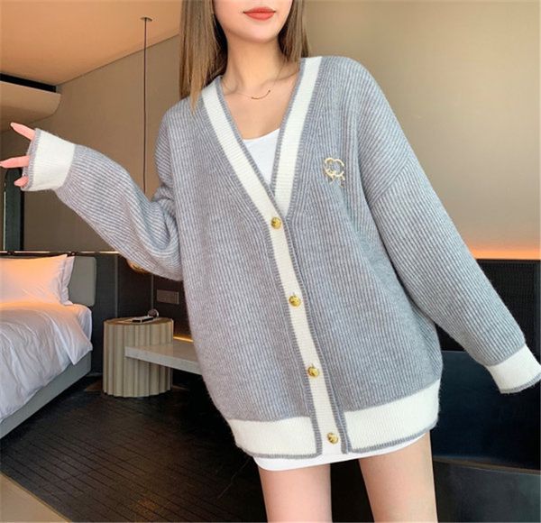contrasting color women's knits small fragrant letter brooch knitted cardigan women spring and autumn loose v-neck student jacket sweat, White
contrasting color women's knits small fragrant letter brooch knitted cardigan women spring and autumn loose v-neck student jacket sweat, White