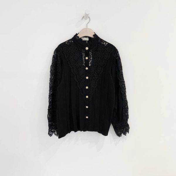 elegant vintage hollow out women blouses pearl buttons single-breasted lace female long-sleeved ladies shirts, White
elegant vintage hollow out women blouses pearl buttons single-breasted lace female long-sleeved ladies shirts, White