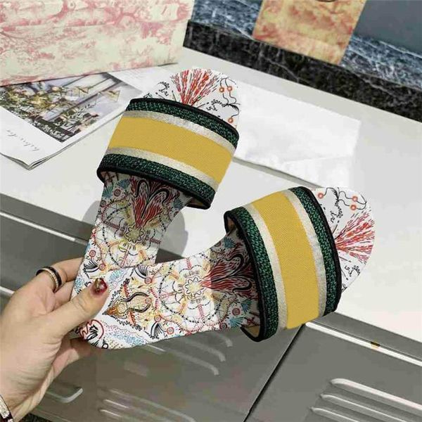 2021 paris embroidery designer women's slippers ladies wear summer outdoor beach floral stripes casual flip flops flat jelly shoe34-40, Black
2021 paris embroidery designer women's slippers ladies wear summer outdoor beach floral stripes casual flip flops flat jelly shoe34-40, Black