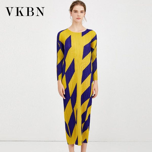 casual dresses vkbn 2021 spring and autumn long dress sleeve o-neck women geometric pattern printing folds party, Black;gray
casual dresses vkbn 2021 spring and autumn long dress sleeve o-neck women geometric pattern printing folds party, Black;gray