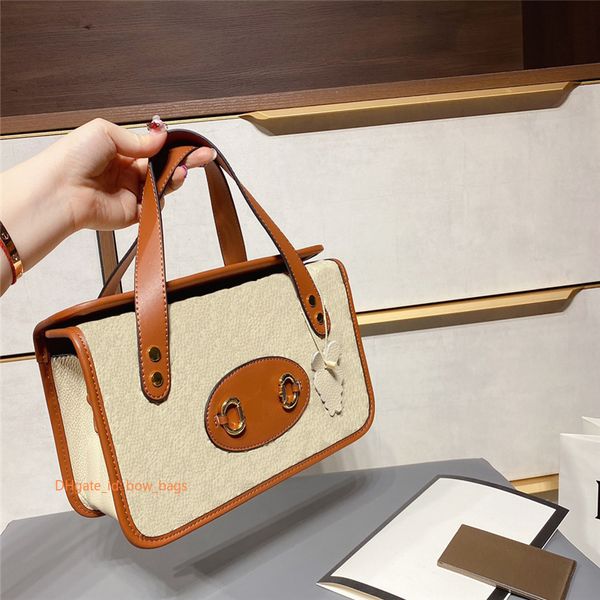 2021 New Luxury Designers Hot selling Lady Fashion Canvas bags Big Handbags Letter Plain Lock Tote Interior Slot Pocket Cover Card Holders all-match Two-tone Totes, Style 0
2021 New Luxury Designers Hot selling Lady Fashion Canvas bags Big Handbags Letter Plain Lock Tote Interior Slot Pocket Cover Card Holders all-match Two-tone Totes, Style 0