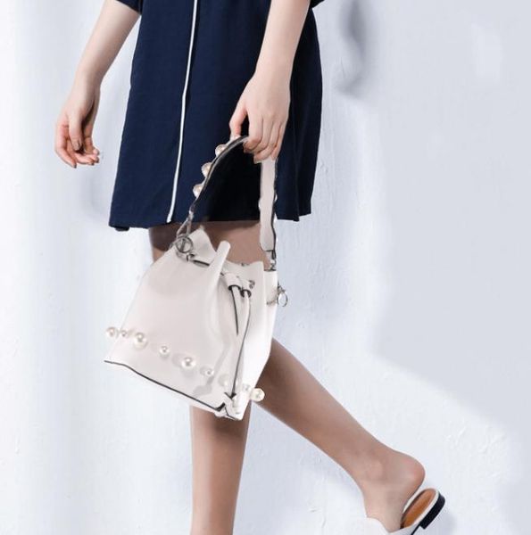2020 new portable messenger bag trend color 41 contrast mini shell transparent beach color jelly bag25, Red;black
2020 new portable messenger bag trend color 41 contrast mini shell transparent beach color jelly bag25, Red;black