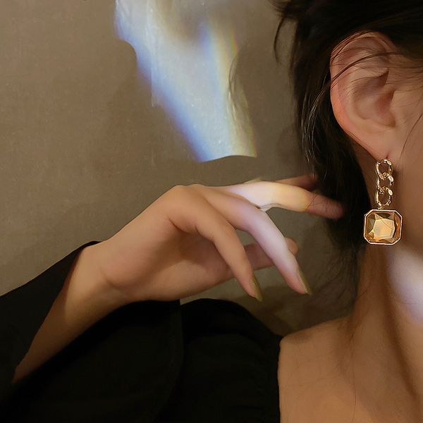 genuine gold electroplating 925 silver needle geometric chain square diamond earrings versatile mesh red fashion earrings
genuine gold electroplating 925 silver needle geometric chain square diamond earrings versatile mesh red fashion earrings