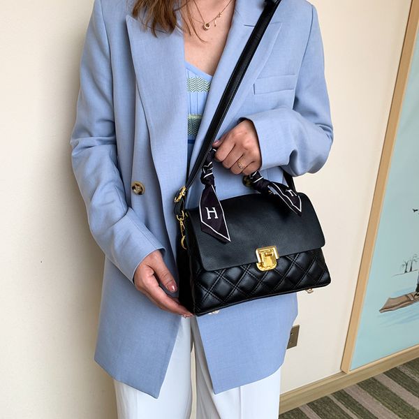 sole by designer fashion textured silk scarf handbag women's new wide shoulder belt messenger lingge single small square purse
sole by designer fashion textured silk scarf handbag women's new wide shoulder belt messenger lingge single small square purse