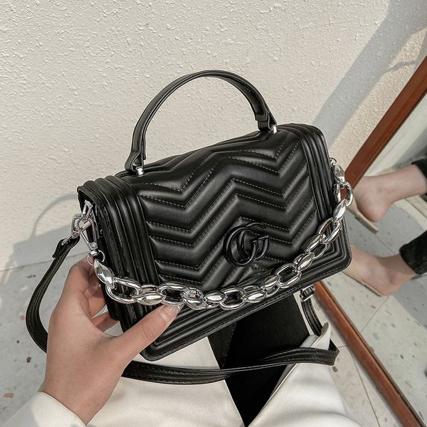 designer handbags 2021 new simple and fashionable embroidered thread portable single shoulder messenger bag acrylic chain women's bag
designer handbags 2021 new simple and fashionable embroidered thread portable single shoulder messenger bag acrylic chain women's bag