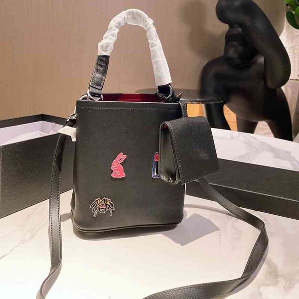 women luxurys designers bags 2021 fashion ladies bucket trend wild messenger hand designer handbag handbags totes crossbody bag
women luxurys designers bags 2021 fashion ladies bucket trend wild messenger hand designer handbag handbags totes crossbody bag