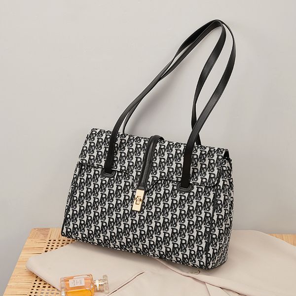 5 initial net red recommended large capacity fashion handbag printed women's bag tote large designer handbags
5 initial net red recommended large capacity fashion handbag printed women's bag tote large designer handbags
