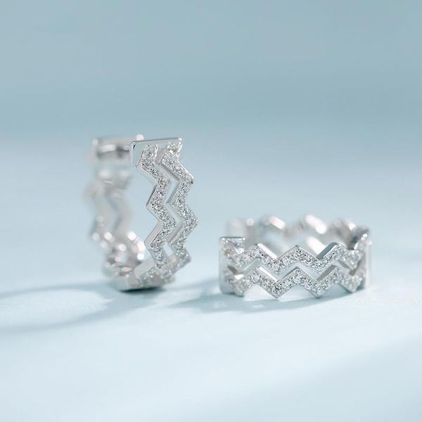 hoop & huggie light luxury full diamond wave earrings high-end ear buckle temperament pure silver 2021 s925 color, Golden;silver
hoop & huggie light luxury full diamond wave earrings high-end ear buckle temperament pure silver 2021 s925 color, Golden;silver