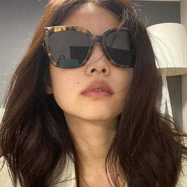 gentle jennie sunglasses her women korean glasses famous brand star fashion vintage lady sun, White;black
gentle jennie sunglasses her women korean glasses famous brand star fashion vintage lady sun, White;black