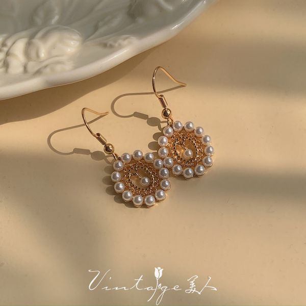 "nightingale ode" baroque court temperament elegant lace mesh pearl earrings female earclip, Black
"nightingale ode" baroque court temperament elegant lace mesh pearl earrings female earclip, Black