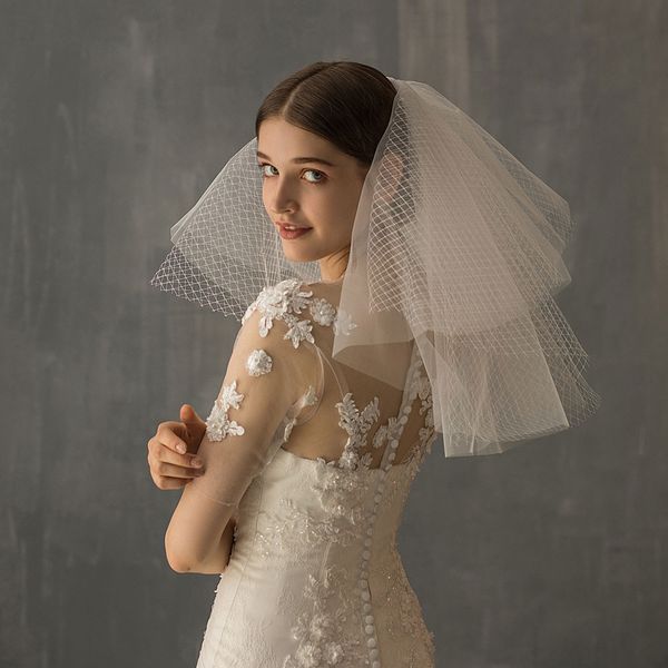 v623 classical short shoulder wedding bridal veil cut edge 2-layer plain tulle netting white black marriage bride headdress with comb
v623 classical short shoulder wedding bridal veil cut edge 2-layer plain tulle netting white black marriage bride headdress with comb