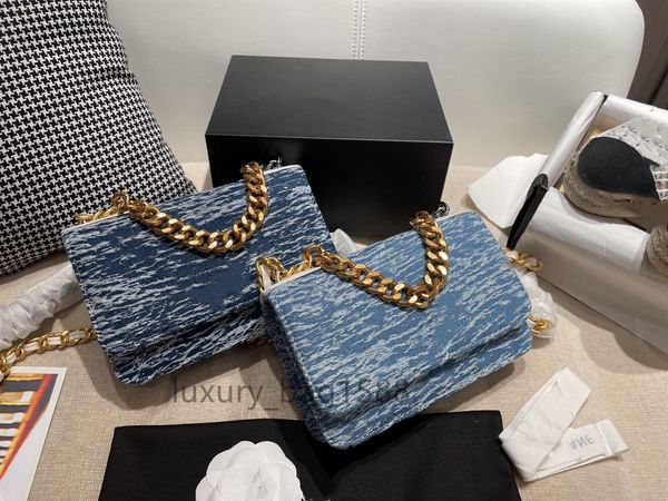 5a+ boys designer bag women's small diamond lattice line denim chain classic flap boys wallet wallet shoulder bag
5a+ boys designer bag women's small diamond lattice line denim chain classic flap boys wallet wallet shoulder bag