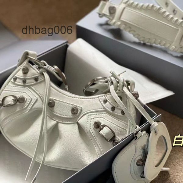 bags bag handbags 2022 designer designers crossbody underarm handbag half moon rivets le cagole r4rt
bags bag handbags 2022 designer designers crossbody underarm handbag half moon rivets le cagole r4rt