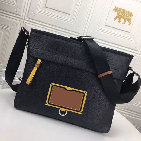 Luxury Mens Messenger Bags Fashion Designers Leather Outdoor Adjustable Shoulder Strap Crossbody Bag Man Storage Cell Phone Pouch Handbag
