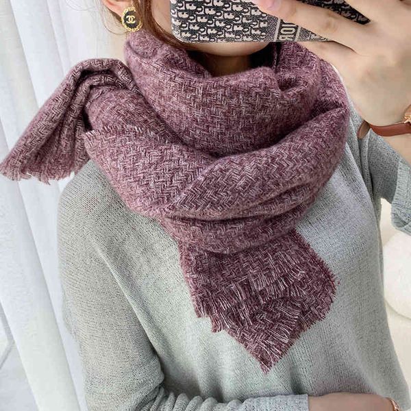 luxury design 2021 autumn winter new fashion soft shawl bib women's imitation cashmere solid color warm tassel scarf, Blue;gray
luxury design 2021 autumn winter new fashion soft shawl bib women's imitation cashmere solid color warm tassel scarf, Blue;gray