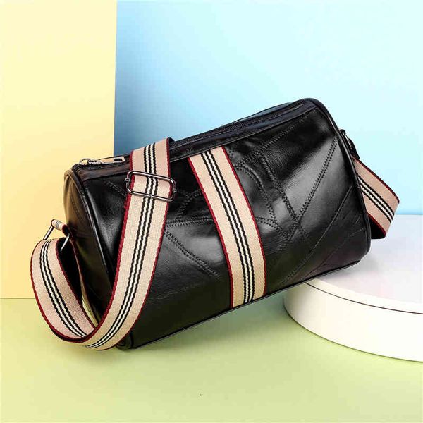 splicing sheepskin bag women's 2021 advanced fashion soft leather leisure single shoulder messenger pillow, Black;red
splicing sheepskin bag women's 2021 advanced fashion soft leather leisure single shoulder messenger pillow, Black;red