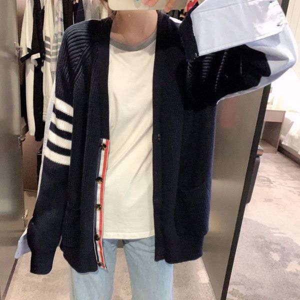 21 new wool tb knitted cardigan splicing coat four bars college style couple sweater for men and women, White;black
21 new wool tb knitted cardigan splicing coat four bars college style couple sweater for men and women, White;black