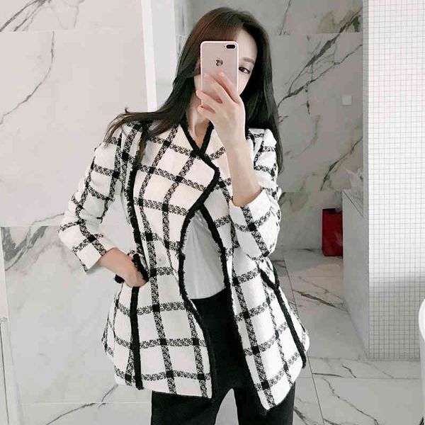 fashion plaid tweed jacket coat winter women's notched collar long sleeve diamond brooch wool blend tassels outerwear 210416, Black;brown
fashion plaid tweed jacket coat winter women's notched collar long sleeve diamond brooch wool blend tassels outerwear 210416, Black;brown