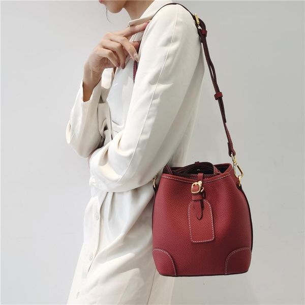 summer fashion high-grade sense leather one shoulder messenger bag female niche design bucket bags
summer fashion high-grade sense leather one shoulder messenger bag female niche design bucket bags