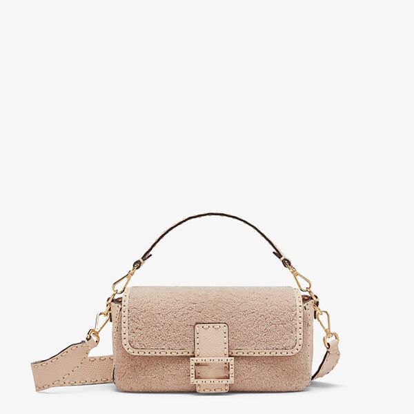 2021 new fashion luxury women's shoulder bag handbag soft lamb hair baguette baguette handbags model: 2313 size: 27*6*15cm
2021 new fashion luxury women's shoulder bag handbag soft lamb hair baguette baguette handbags model: 2313 size: 27*6*15cm