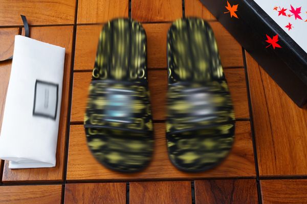 2021 slipper designer slide summer sandals fashion men beach indoor flat flip flops leather luxurys shoes mens slippers with box size 39-45, Black
2021 slipper designer slide summer sandals fashion men beach indoor flat flip flops leather luxurys shoes mens slippers with box size 39-45, Black