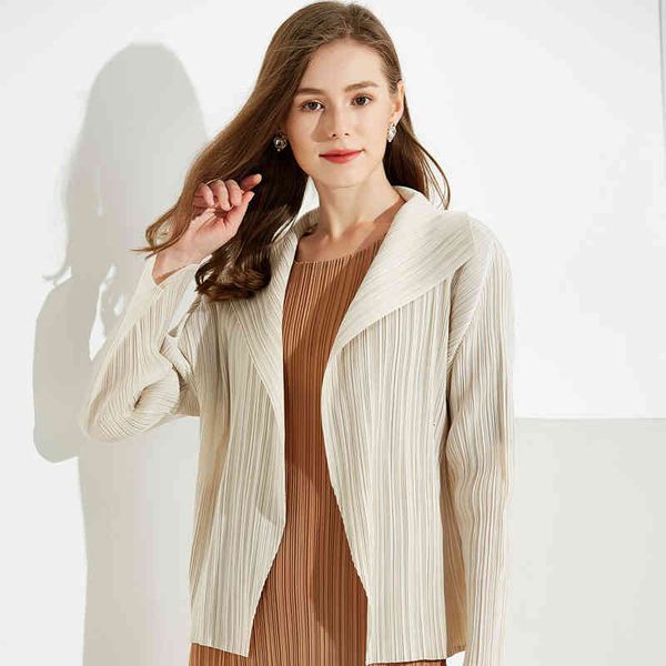 miyake female dress style european lapel middle eastern shirt white meter fold small jacket tp5092
miyake female dress style european lapel middle eastern shirt white meter fold small jacket tp5092