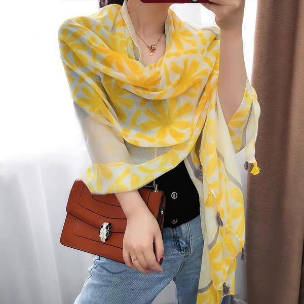 scarves 2021 spring autumn korean printed cotton linen women's scarf black and white dot flower handle sunscreen shawl, Blue;gray
scarves 2021 spring autumn korean printed cotton linen women's scarf black and white dot flower handle sunscreen shawl, Blue;gray