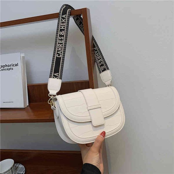 2022 factory wholesale new model direct hands east gate contrast ribbon oval saddle single shoulder diagonal cross women's bag 
2022 factory wholesale new model direct hands east gate contrast ribbon oval saddle single shoulder diagonal cross women's bag