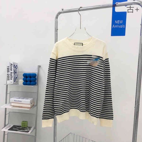 2022 factory wholesale new 21 early autumn style college stripe stitching round neck pullover sweater womanhood loose long sleeved sweater f, White;black
2022 factory wholesale new 21 early autumn style college stripe stitching round neck pullover sweater womanhood loose long sleeved sweater f, White;black