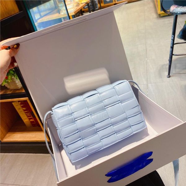 2022 the designer bags of new high luxury brand enlarges and weaves a messenger bag to give women the most suitable gift bao0011
2022 the designer bags of new high luxury brand enlarges and weaves a messenger bag to give women the most suitable gift bao0011