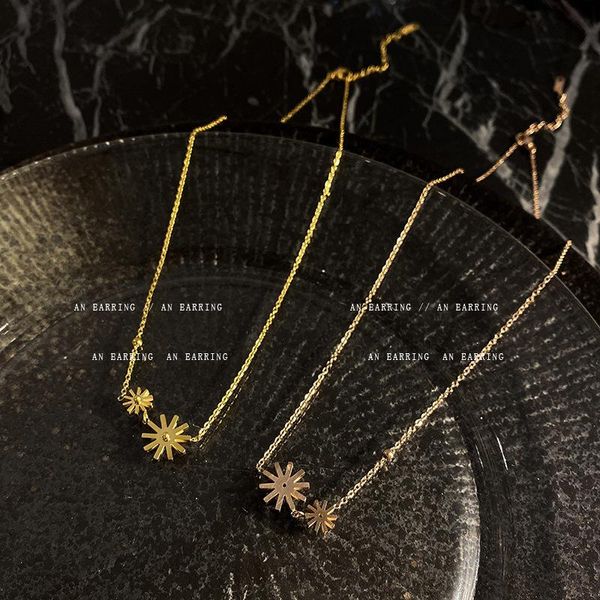 chokers rose gold plated titanium steel choker necklace female simple temperament snowflake pendant necklaces for women jewelry, Golden;silver
chokers rose gold plated titanium steel choker necklace female simple temperament snowflake pendant necklaces for women jewelry, Golden;silver